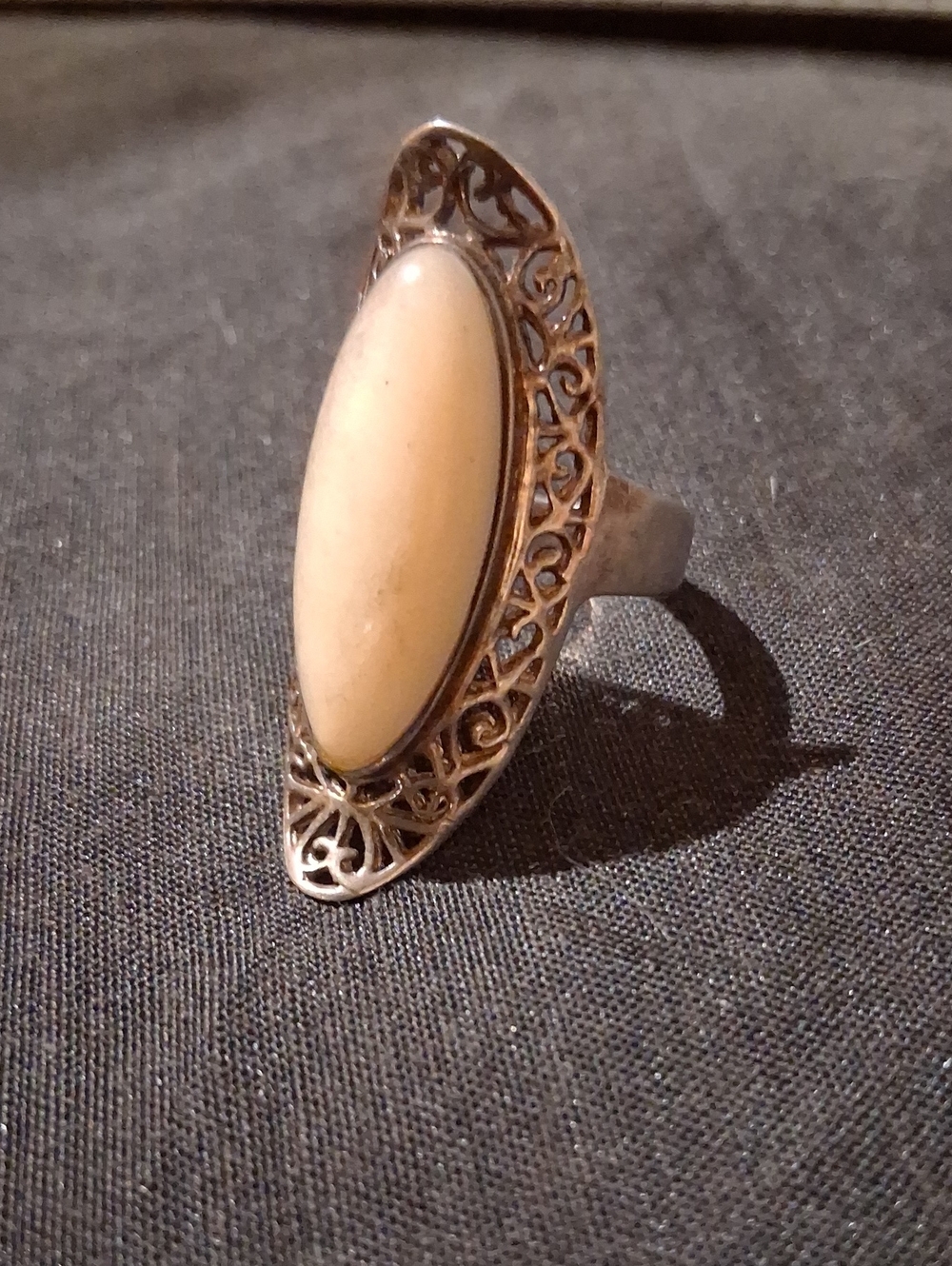 Sterling Silver,Mother Of Pearl,Womans Ring,Size 12.Marked .925 & A V In Circle